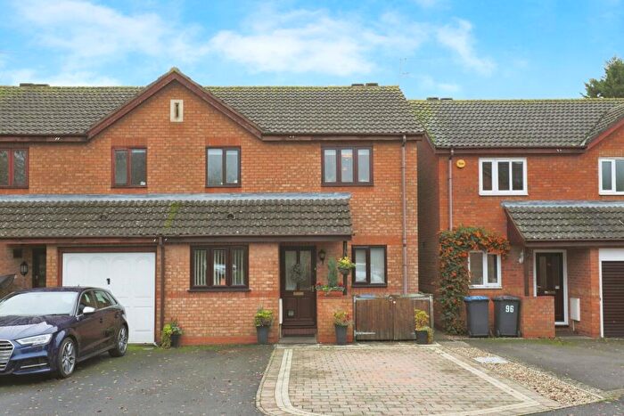 3 Bedroom Semi Detached House For Sale In Stowe Drive, Southam, Warwickshire, CV47