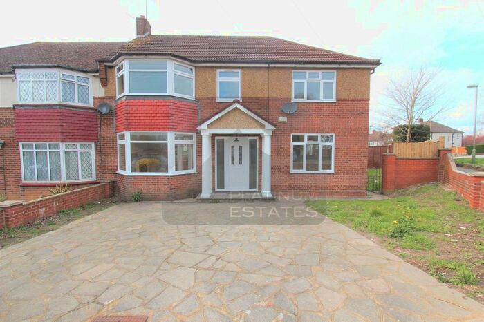 4 Bedroom Semi-Detached House To Rent In Northfield Road, Barnet, EN4