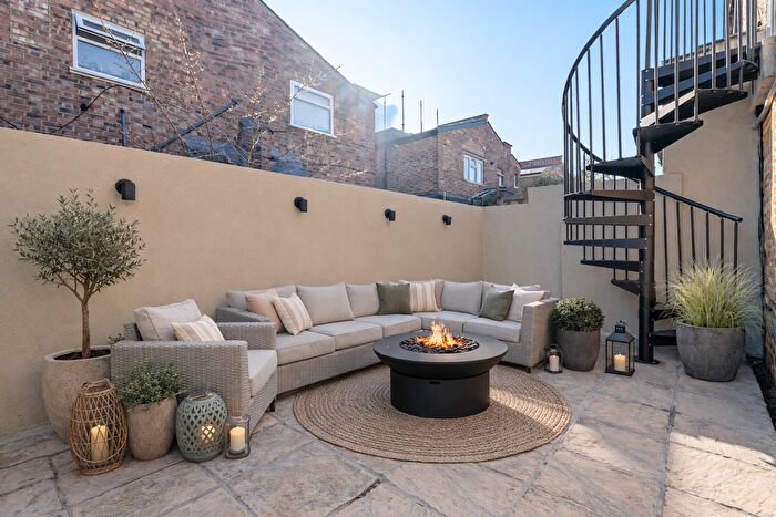 1 Bedroom Studio For Sale In Willow Vale, London, W12