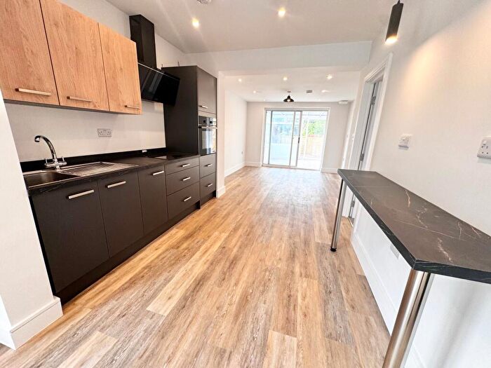 3 Bedroom Flat To Rent In Carlton Road, Bournemouth, BH1