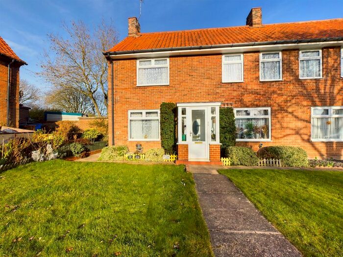 3 Bedroom Semi-Detached House For Sale In Wright Close, Bridlington, YO16