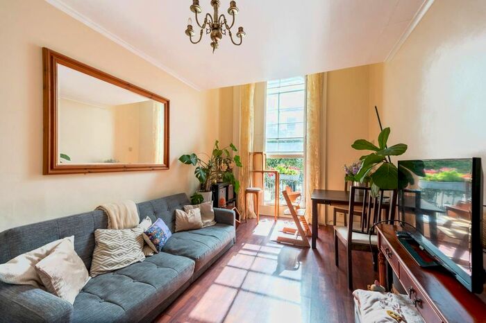 1 Bedroom Flat To Rent In Gloucester Terrace, Paddington, London, W2