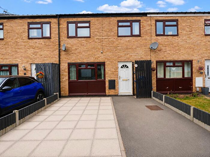 3 Bedroom Semi-Detached House To Rent In Stonepit, Tamworth, B77