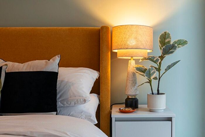 Apartment To Rent In Dockside, Edinburgh, EH6