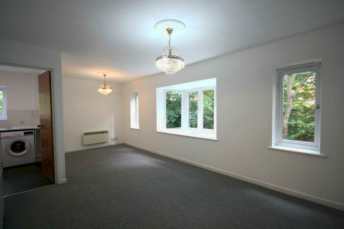 2 Bedroom Apartment To Rent In Two Bedroom Apartment- Stratheden Place, Reading, RG1