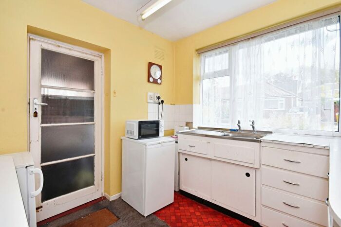 2 Bedroom Bungalow For Sale In Bridgefield Close, High Lane, Stockport, Greater Manchester, SK6