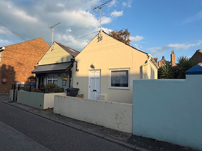 1 Bedroom Property To Rent In Gladstone Road, Deal, CT14