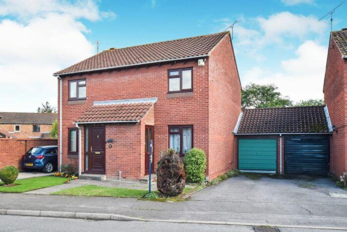 2 Bedroom Semi-Detached House To Rent In Chilcombe Way, Lower Earley, RG6