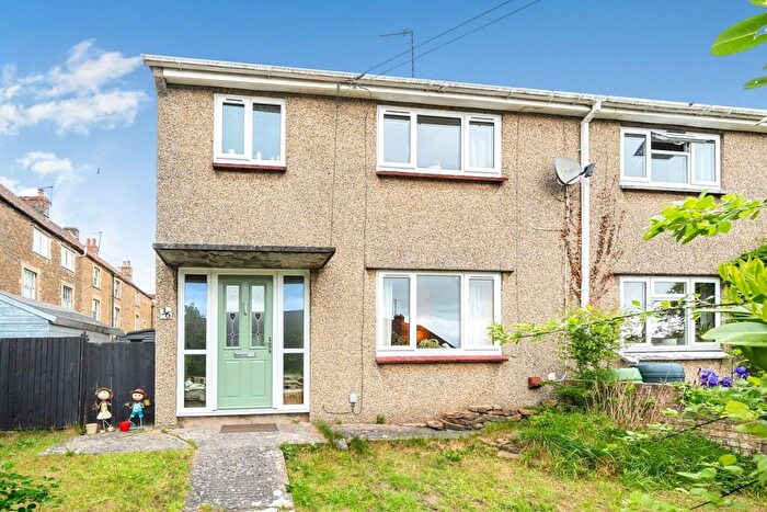 3 Bedroom Semi-Detached House For Sale In Foster Road, Frome, BA11