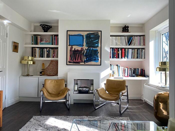 1 Bedroom Flat For Sale In Connaught Lodge, Stroud Green, N4