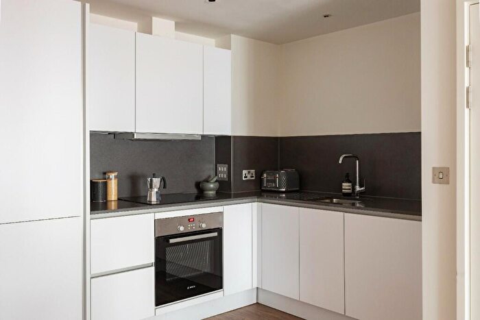 1 Bedroom Flat To Rent In Three Colts Lane, London, E2