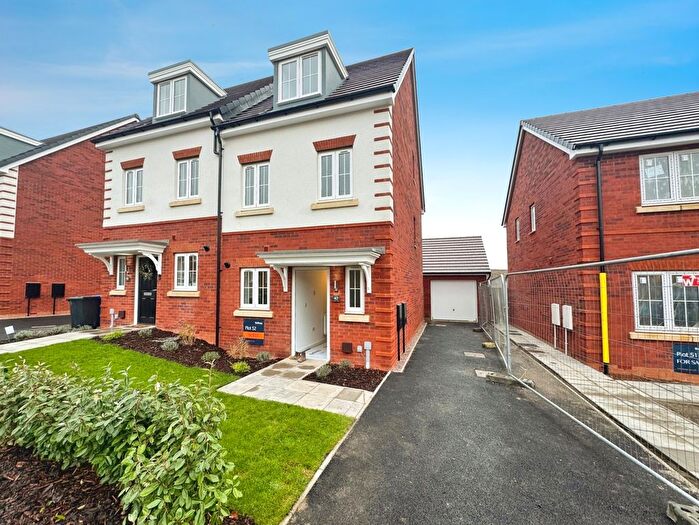 3 Bedroom Semi-Detached House To Rent In Hawarden Way, Stoke-On-Trent, Staffordshire, ST3