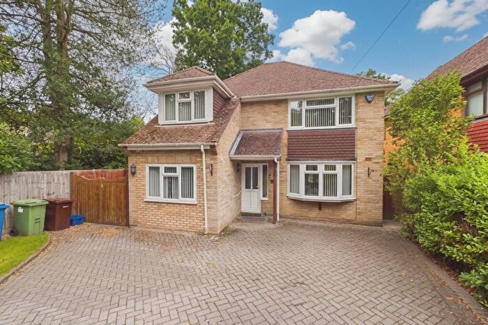 4 Bedroom Detached House To Rent In Boundary Road, Farnborough, Hampshire, GU14