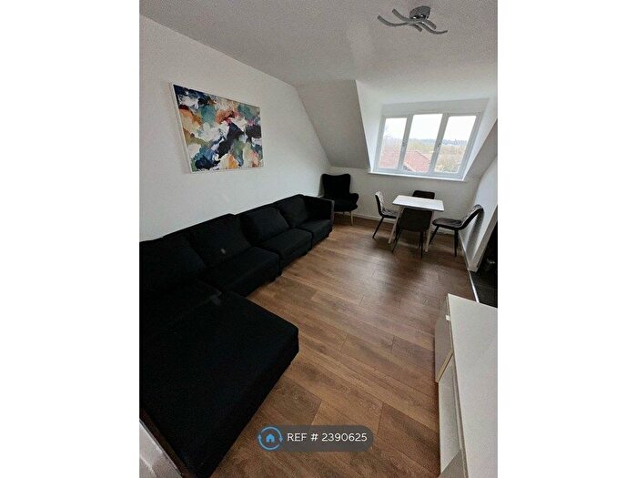 2 Bedroom Flat To Rent In Springwood Crescent, Edgware, HA8