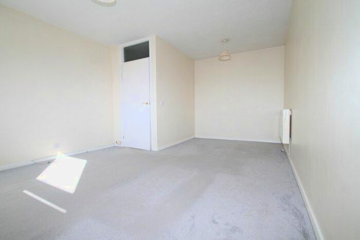 2 Bedroom Flat To Rent In Clarendon Road, Wallington, SM6