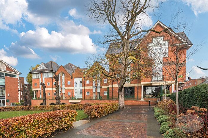1 Bedroom Flat For Sale In The Royals, Guildford, Surrey, GU1