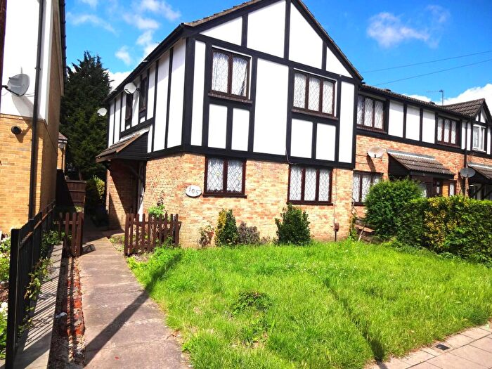 2 Bedroom House To Rent In Grove Road, Romford, RM6