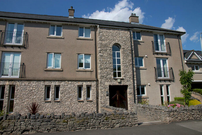 2 Bedroom Flat To Rent In Queen Katherine Street, Kendal, LA9