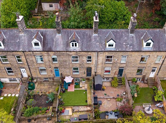 2 Bedroom Terraced House For Sale In Miry Lane, Thongsbridge, Holmfirth, HD9