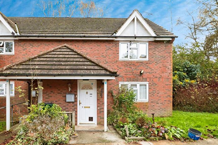 2 Bedroom Flat For Sale In Rimmer Close, Crawley, RH11