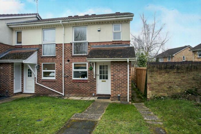 2 Bedroom End Of Terrace House To Rent In Hombrook Drive, Amen Corner, RG42