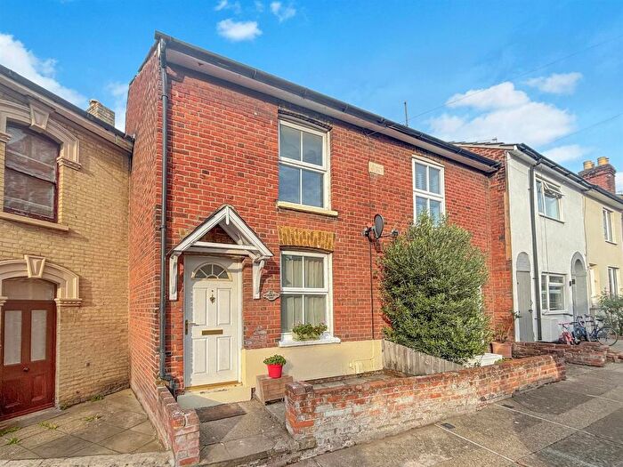 2 Bedroom Semi-Detached House To Rent In Shrubland Road, Colchester, CO2