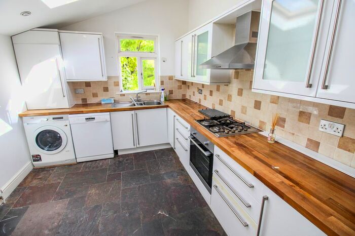 2 Bedroom Flat To Rent In Wellington Road, Hampton Hill, Hampton, TW12