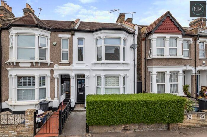 2 Bedroom Flat To Rent In Pulteney Road, London, E18
