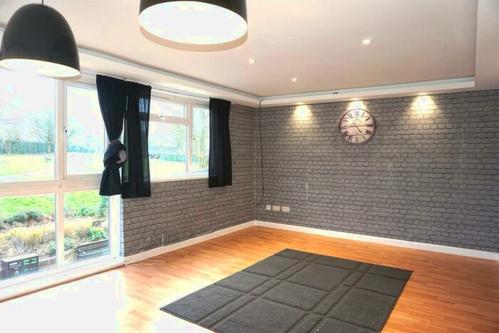 3 Bedroom Apartment To Rent In Wildridings Square, Bracknell, RG12