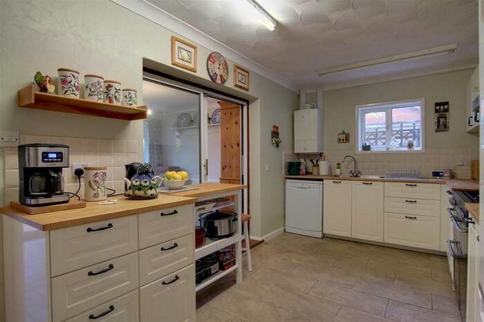 2 Bedroom Detached Bungalow For Sale In Station Road, Willoughby, LN13