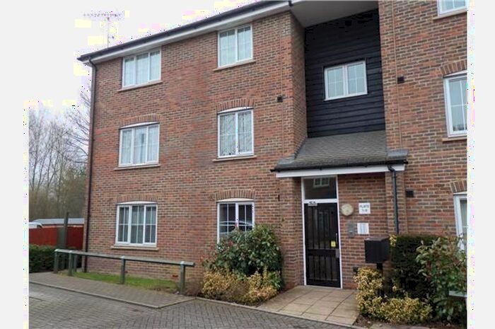 2 Bedroom Flat To Rent In Lordsmill Court, Waterside, Chesham, HP5