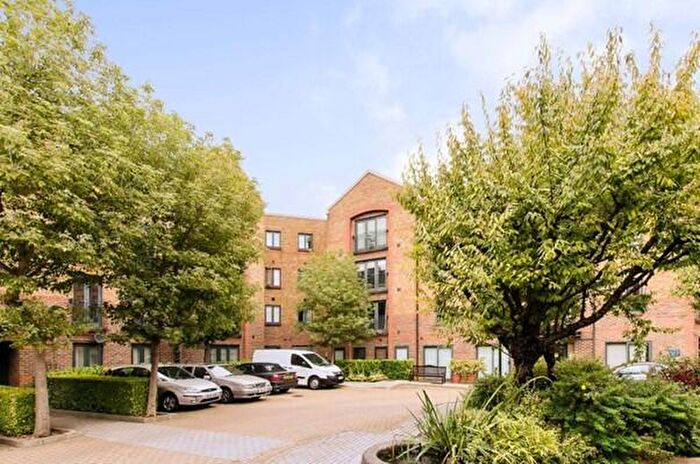 1 Bedroom Flat To Rent In Kempton Court, Durward Street, London, E1