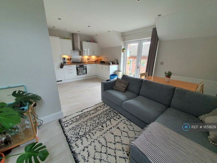 1 Bedroom Flat To Rent In Connaught Place, Brookwood, Woking, GU24