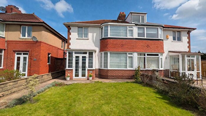 3 Bedroom Semi Detached House For Sale In Newlands Park Drive, Scarborough, YO12