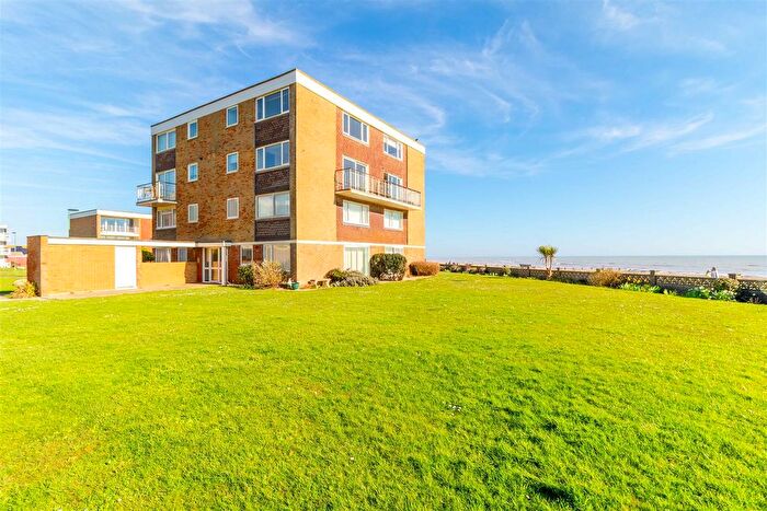2 Bedroom Flat For Sale In Overstrand Avenue, Rustington, Littlehampton, BN16