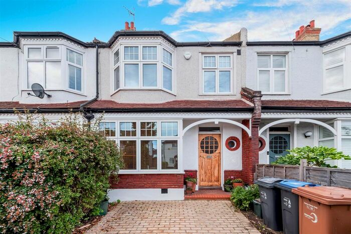 3 Bedroom Property To Rent In Lower Downs Road, London, SW20