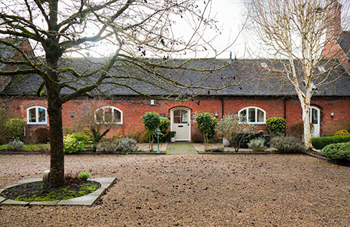 4 Bedroom Barn Conversion For Sale In The Grange, Wychnor, DE13