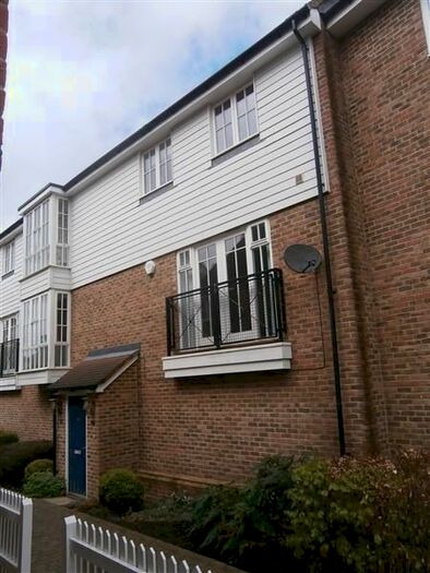 2 Bedroom Flat To Rent In Ames Way, Kings Hill, West Malling, ME19