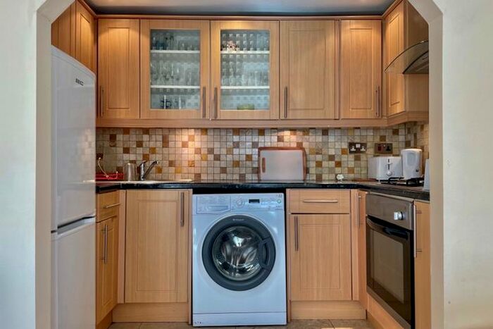 3 Bedroom Flat To Rent In Blythe Road, London, W14