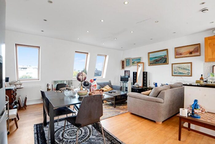 3 Bedroom Flat To Rent In Messina Avenue, West Hampstead, NW6