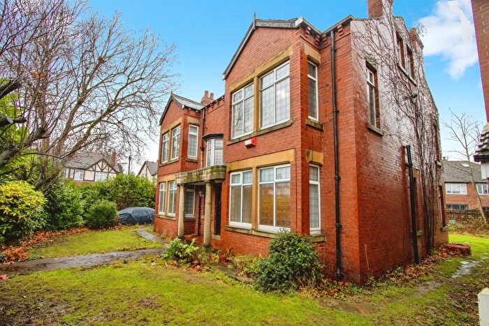 6 Bedroom Detached House For Sale In The Drive, Crossgates, Leeds, LS15