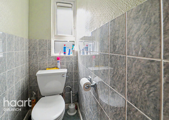 2 Bedroom Flat For Sale In Clive Road, London, SE21