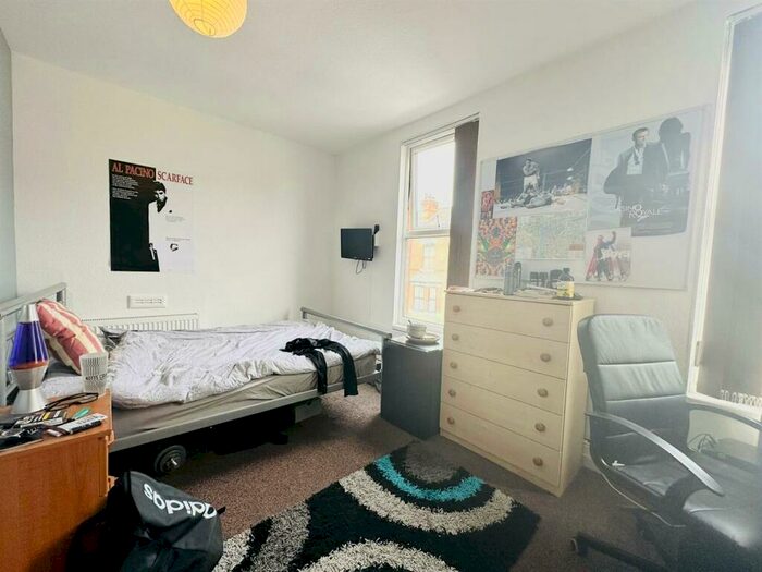 5 Bedroom House To Rent In Midland Avenue, Nottingham, NG7