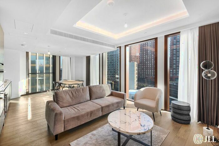 2 Bedroom Flat To Rent In Carnation Way, London, SW8