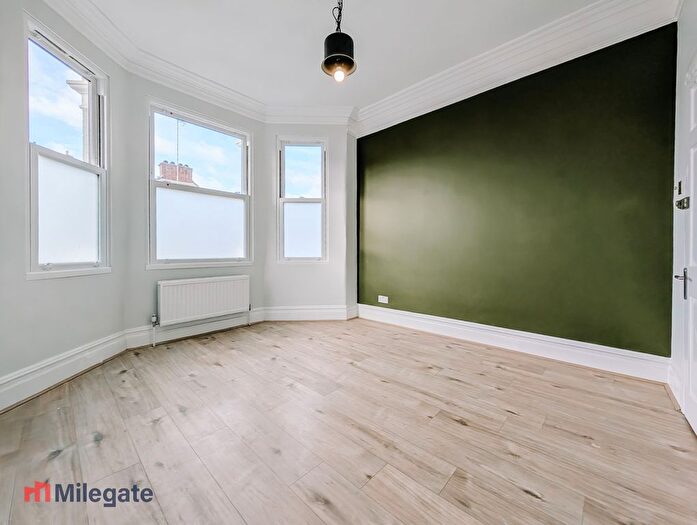 2 Bedroom Flat To Rent In Melrose Avenue, London, NW2