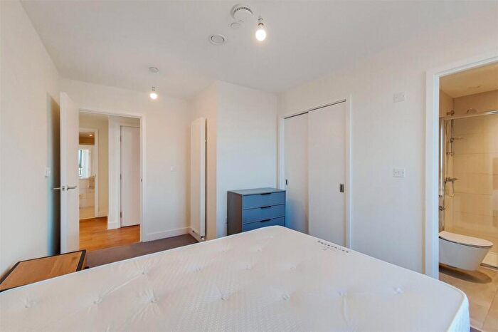 2 Bedroom Apartment To Rent In Green Street, London, NW10