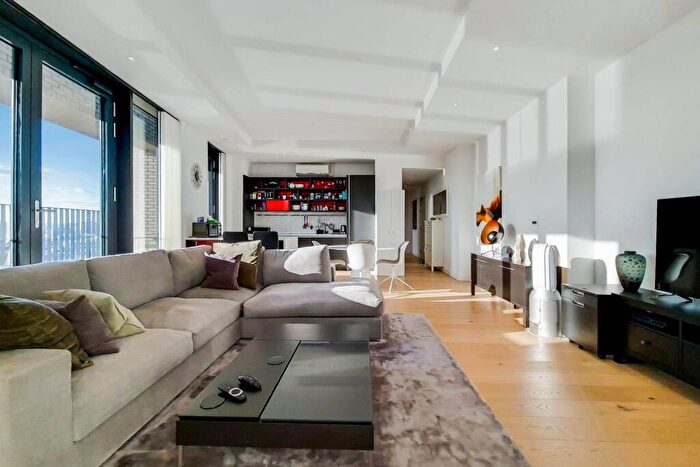 3 Bedroom Flat To Rent In Lyell Street, Canary Wharf, London, E14