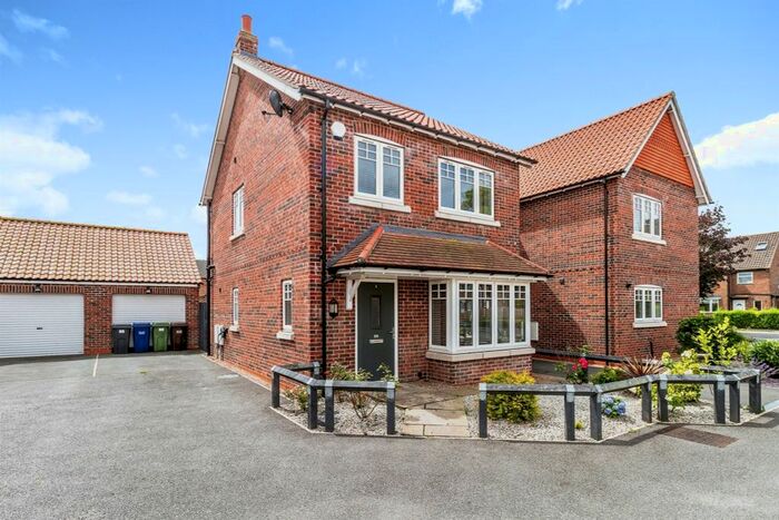 3 Bedroom Semi-Detached House For Sale In Blacksmiths Court, Cliffe, Selby, YO8