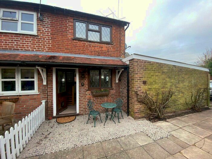 2 Bedroom End Of Terrace House To Rent In Wheatsheaf Lane Newbury, RG14