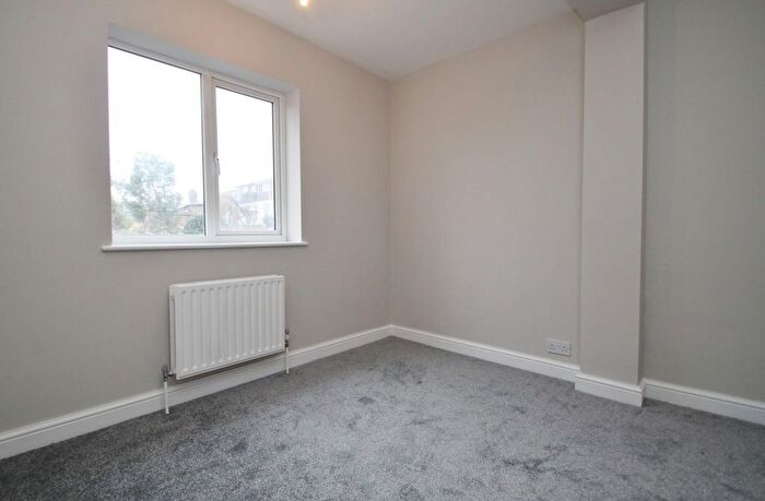 2 Bedroom End Of Terrace House To Rent In Barclay Oval, Woodford Green, IG8